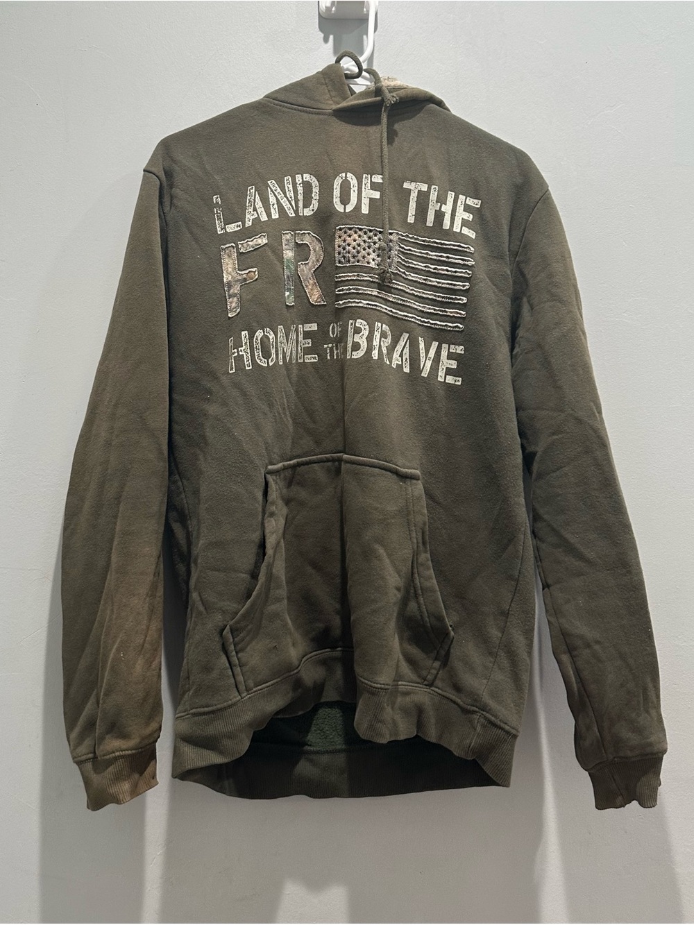 Buck wear men size MEDIUM Land of the Free pull over Hoodie